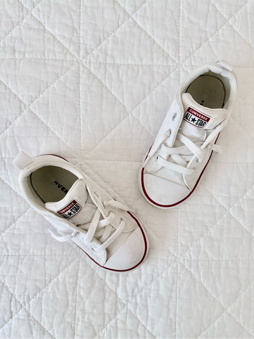 9 Toddler Converse Kids White Low-Top Sneakers Red Trim